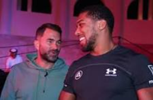 Eddie  Hearn accetta che a Cardiff  la sfida Joshua vs  Fury  parta all'una di notte