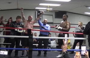 A 53 anni, penosa rentrée dell’ex campione massimi Hasim Rahman