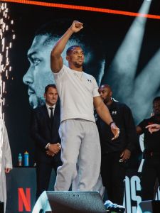 Anthony Joshua vende a Netflix un documentario sulla sua carriera per 10 milioni di Sterline
