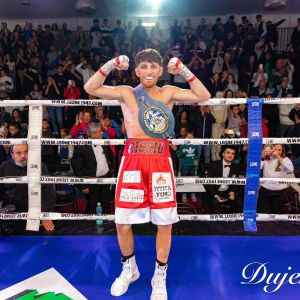 Francesco De Rosa è il 142esimo campione europeo della storia del pugilato italiano 