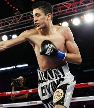 Il campione Wbo dei piuma Espinoza  sul ring il 12 settembre a Riyadh. Spera in una riunificazione