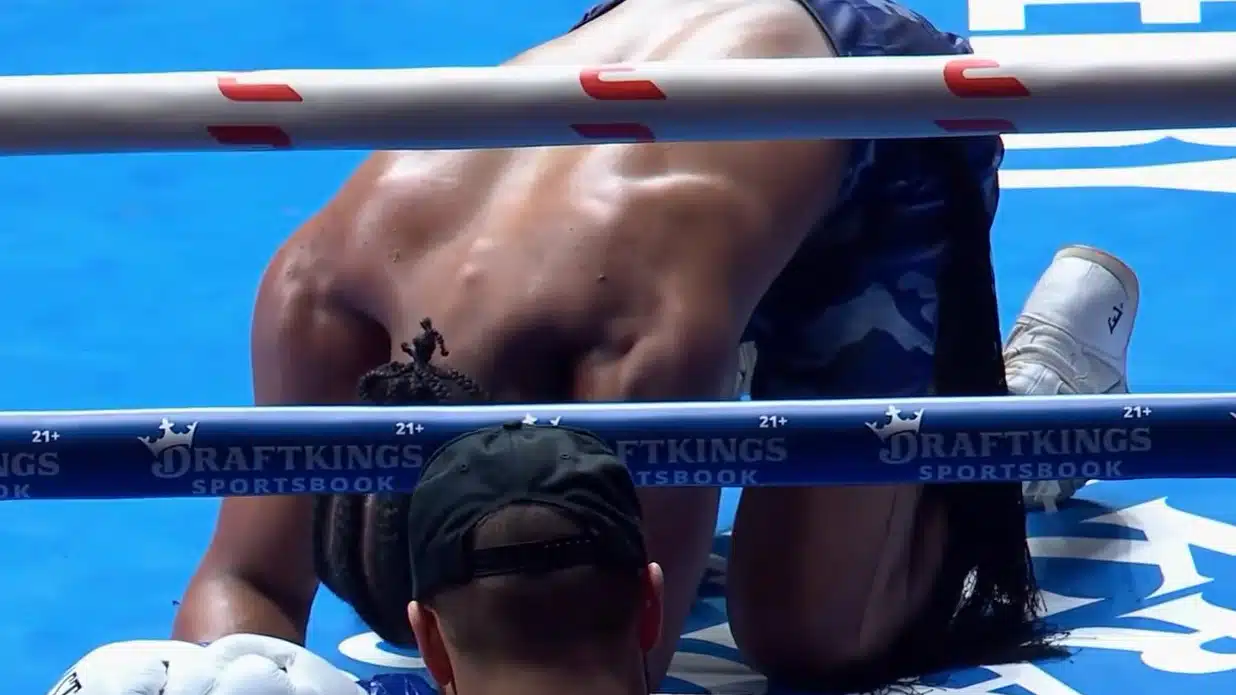 I giudici regalano la vittoria a Russell su Hiraoka