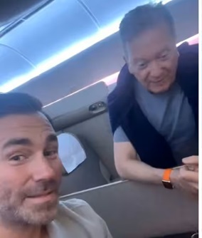   Un "gasato"Frank Warren ed Eddie Hearn insieme nel viaggio di ritorno in Gran Bretagna