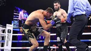 Beterbiev colpisce Yarde