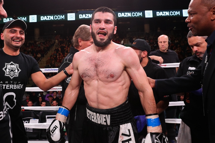 Beterbiev con team