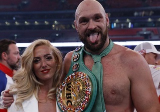 La moglie di  Tyson Fury chiederà il divorzio se ci sarà la rivincita con Usyk