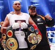 Fury con tutte le cinture