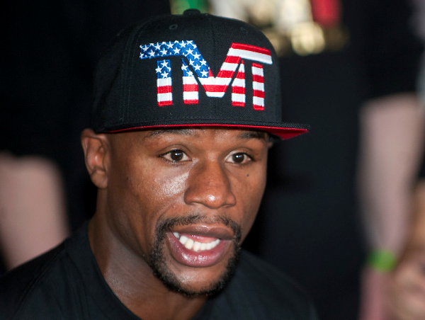 Floyd  Mayweather emette un assegno "scoperto" per  200.000 dollari e rischia la galera 