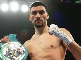  Frank Warren dichiara : - Ho rifiutato una ricca offerta di Canelo Alvarez per Hamzah Sheeraz 